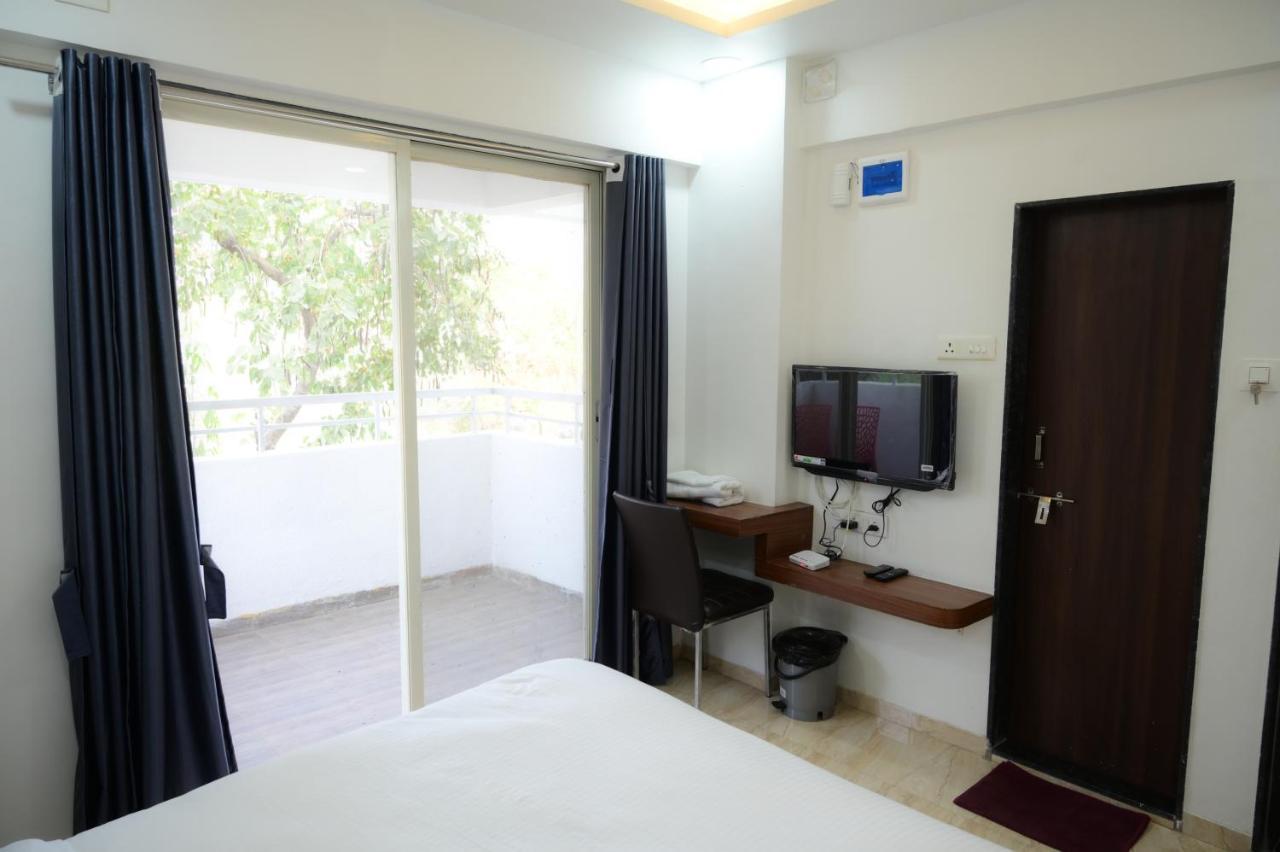 Red Velvet & Suites Apartment Pune